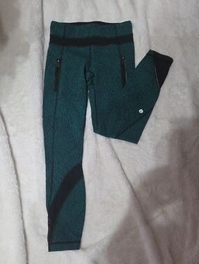 lululemon athletica Green & Black Textured Leggings